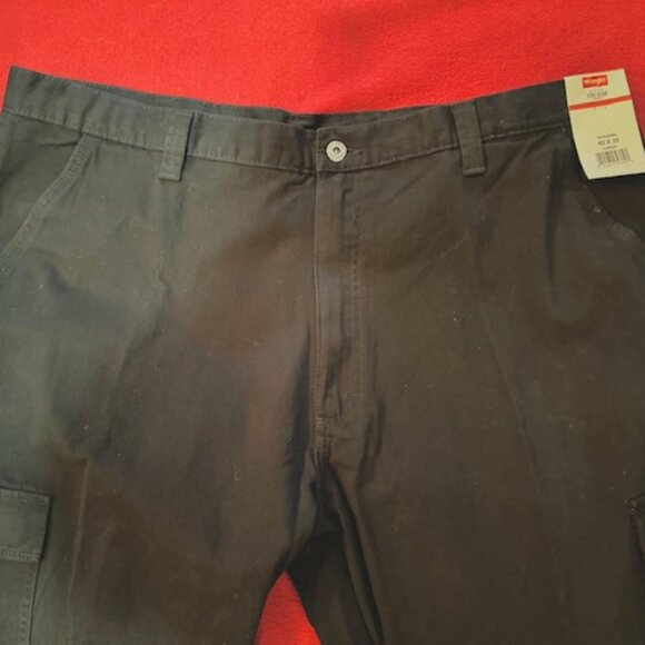 Wrangler Men's Cargo Khaki Black Pants - Sz 42 x 30 NWT - Picture 3 of 14